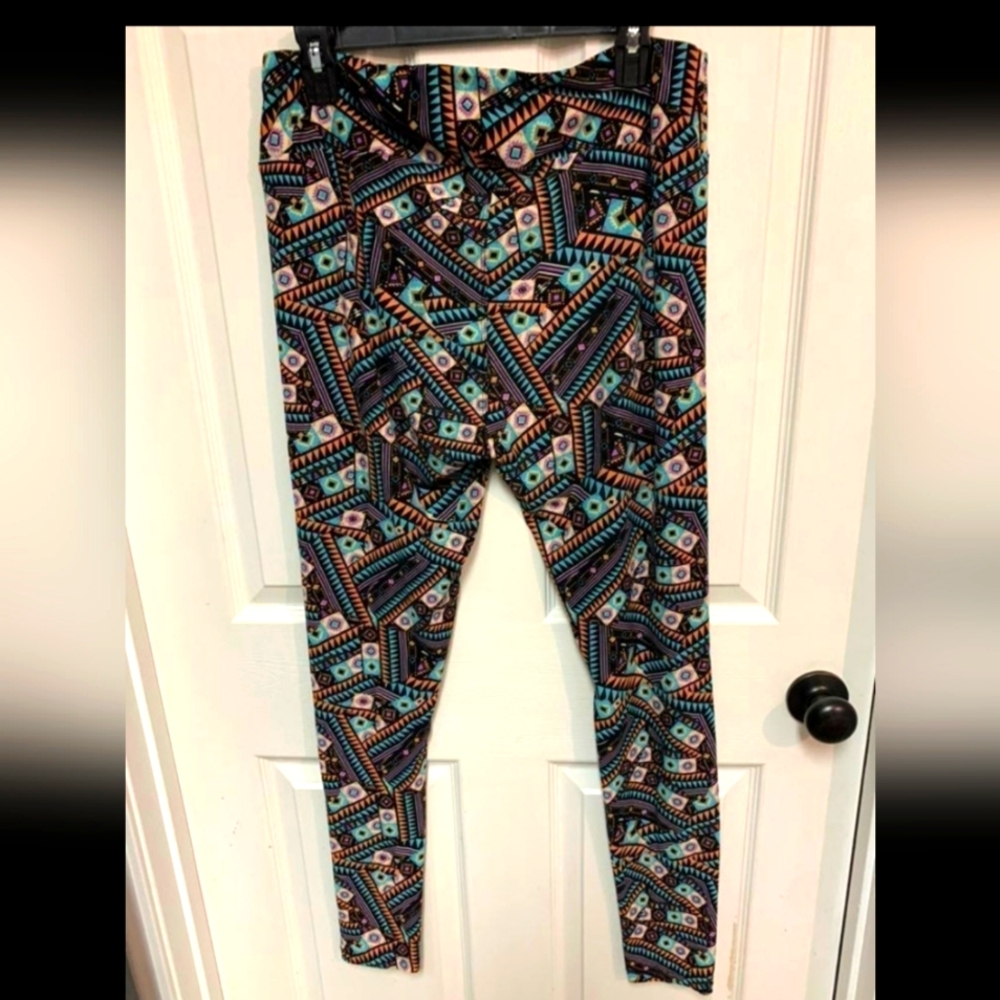 LuLaRoe Geo Aztec Print Leggings Tall Curvy Super Soft EUC
